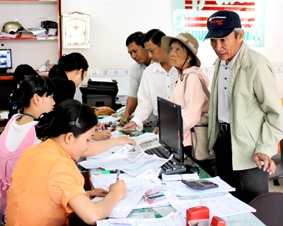 Giá cước vận tải hành khách nhấp nhổm tăng