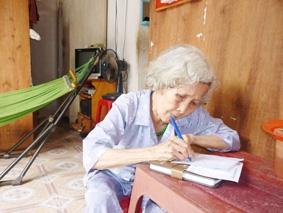 Trao tiền từ thiện