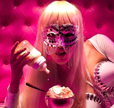 Kem làm từ sữa mẹ bị cấm bán