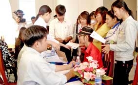 Tổ chức điểm tư vấn, tuyển lao động tại thị trấn Cờ Đỏ