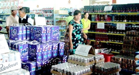 Sôi động chợ biên giới