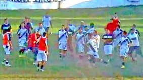 Kỷ lục “mưa” thẻ đỏ!