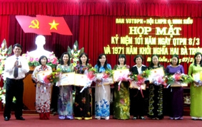 Rực rỡ vườn hoa "hai giỏi"