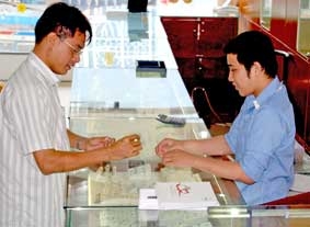 Áp lực giảm giá vàng ?