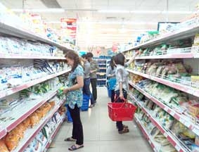 "Đau đầu" với hàng khuyến mãi