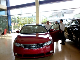 Nhiều cơ hội "lái" ô tô về nhà