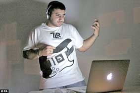 Chơi đàn guitar trên áo