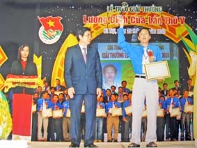 "Chuyên gia tôm sạch"