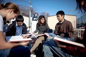 Rèn luyện kỹ năng ngoại ngữ, tính tự lập