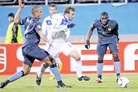 Cuộc chạm trán của 
“hai chú ngựa ô”