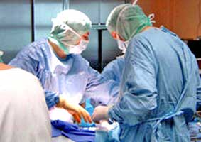 Phẫu thuật tim cho cụ ông 100 tuổi