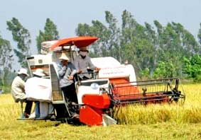 Đẩy mạnh cơ giới hóa trong sản xuất lúa