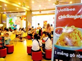 Thức ăn nhanh <br>
<i>Ngày càng "hút" khách !</i>