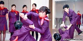Tiếp viên hàng không phải biết võ