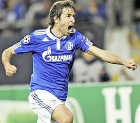 34 tuổi, Raul vẫn là "hoàng tử"