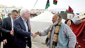 Vì sao ông John McCain tới Libye ?