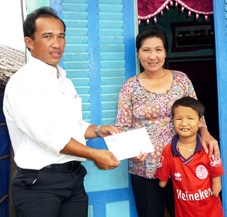 Bạn đọc Báo Cần Thơ 
giúp cháu Lê Hồng Công 
bị khuyết tật, học giỏi