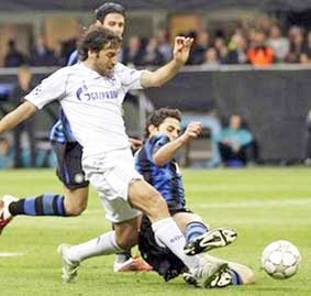 "Cạm bẫy" trên sân khách