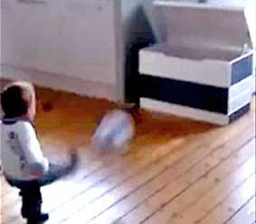 Thần đồng bóng đá 
18 tháng tuổi