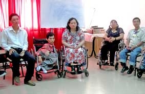 Hai ngón tay viết lên nghị lực sống