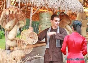 Thân thiện mến khách đối với những người trẻ nước ngoài