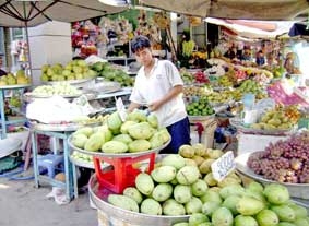 Giá tăng cao, sức mua giảm