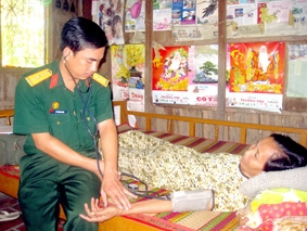 Giúp địa phương xây dựng cơ sở chính trị vững mạnh