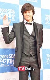 Ngôi sao trẻ Kim Beom tỏa sáng rực rỡ