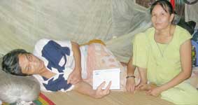 Trao tiền từ thiện