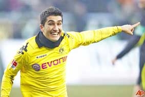 Có nhiều ngôi sao, "kền kền trắng" càng bế tắc