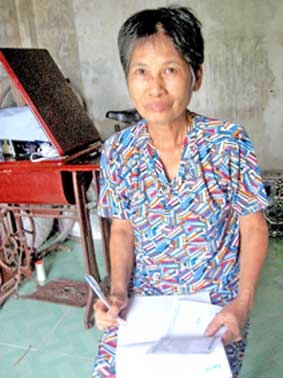 Trao tiền từ thiện