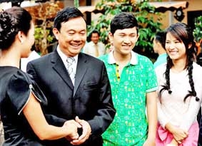 Không thể hạnh phúc nếu cứ sống với định kiến và sự nghi kỵ