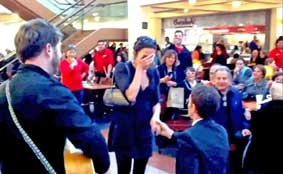 Kiểu cầu hôn gây sốc