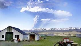 Iceland đóng cửa sân bay 
vì núi lửa phun trào