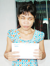 Trao tiền từ thiện