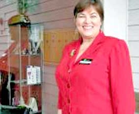 Nói giọng nước ngoài nhờ... nhổ răng