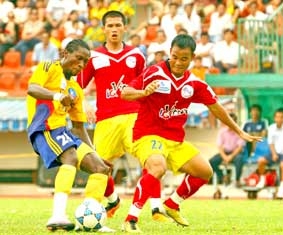 Bấp bênh ưu thế đội chủ nhà