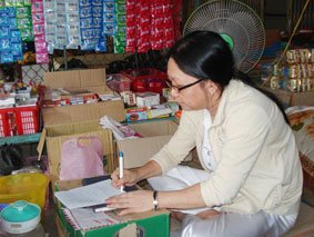 Trao tiền từ thiện