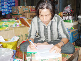 Trao tiền từ thiện