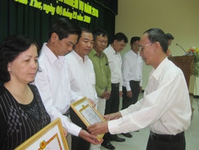 Công tác tư tưởng, cán bộ đóng vai trò then chốt