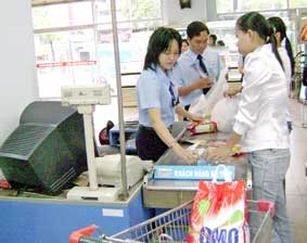 Để thẻ ATM không chỉ rút tiền...