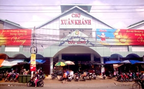 Tiểu thương chợ Xuân Khánh bức xúc vì buôn bán ế ẩm