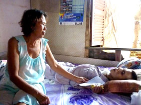 Trao tiền từ thiện