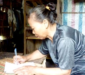 Trao tiền từ thiện