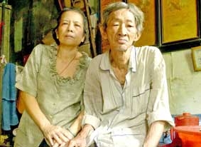 Hai vợ chồng già cần sự giúp đỡ