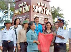 Phục dựng cột mốc chủ quyền 
Trường Sa tại Hòn Me