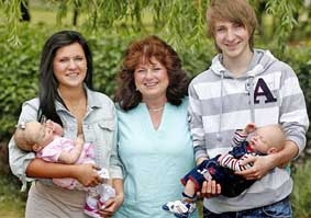 Chăm sóc búp bê như con nhỏ