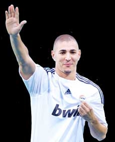 Cơ hội của tiền đạo Benzema