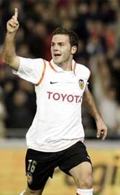 Juan Mata - không lóa mắt bởi ánh hào quang