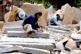 Chuyện về nghề "phá núi" ở Hòn Sóc